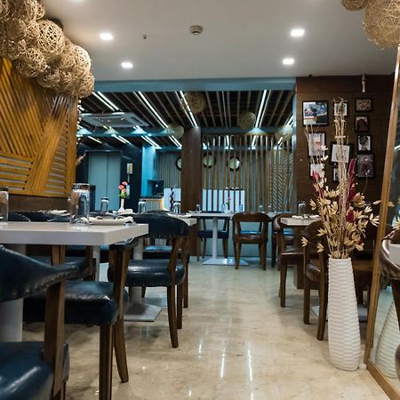 The Avenue Hotel Ballygunge Calcutta  Esterno foto