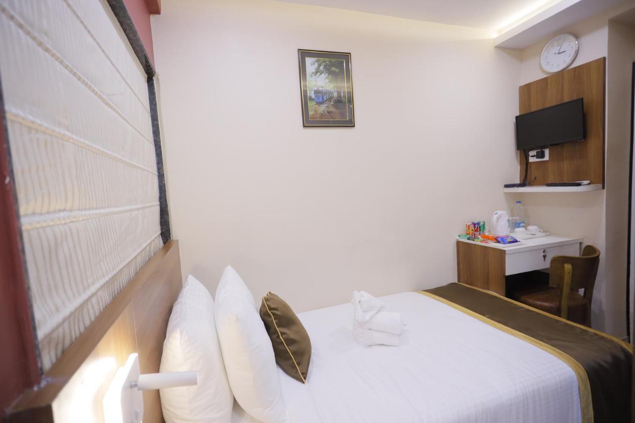 The Avenue Hotel Ballygunge Calcutta  Esterno foto