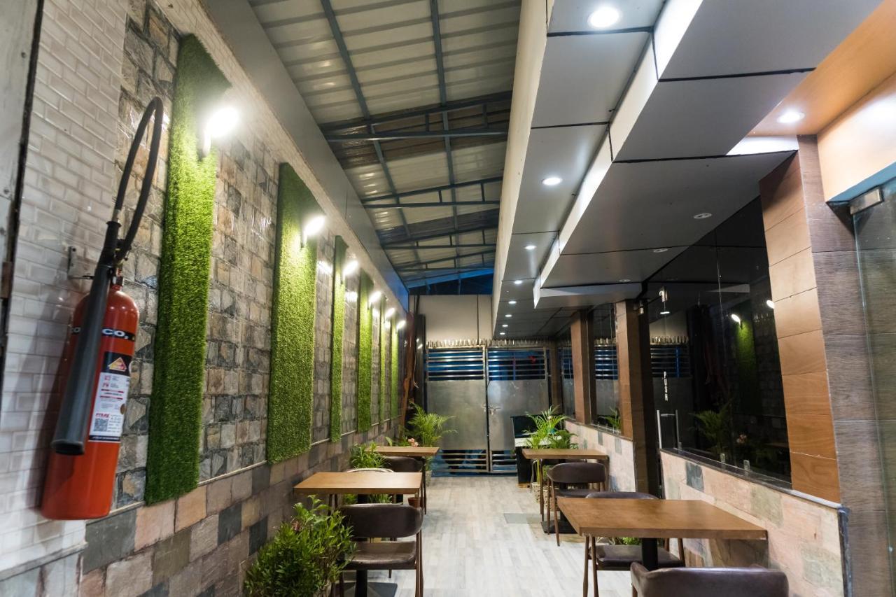 The Avenue Hotel Ballygunge Calcutta  Esterno foto