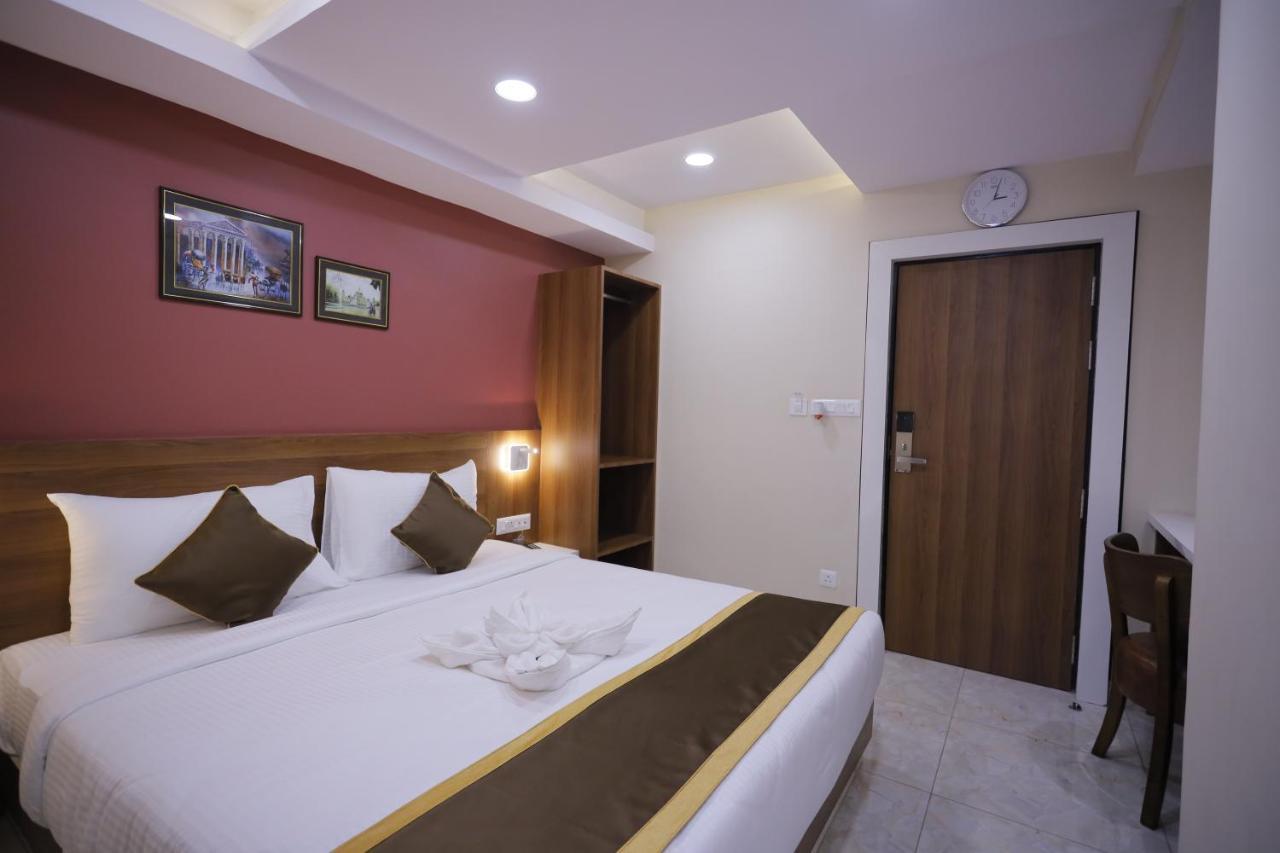 The Avenue Hotel Ballygunge Calcutta  Esterno foto
