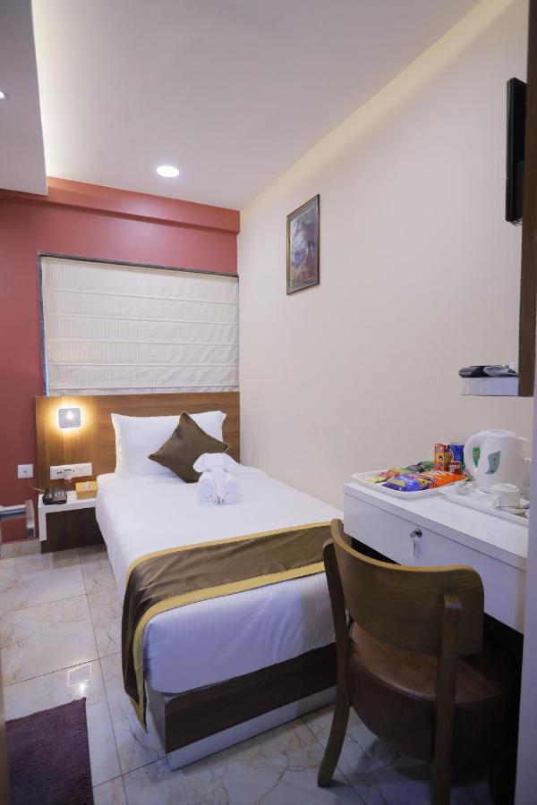 The Avenue Hotel Ballygunge Calcutta  Esterno foto