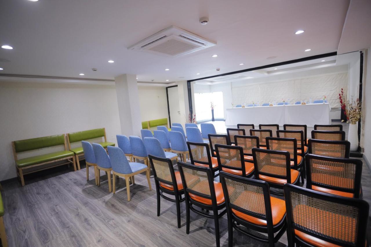 The Avenue Hotel Ballygunge Calcutta  Esterno foto